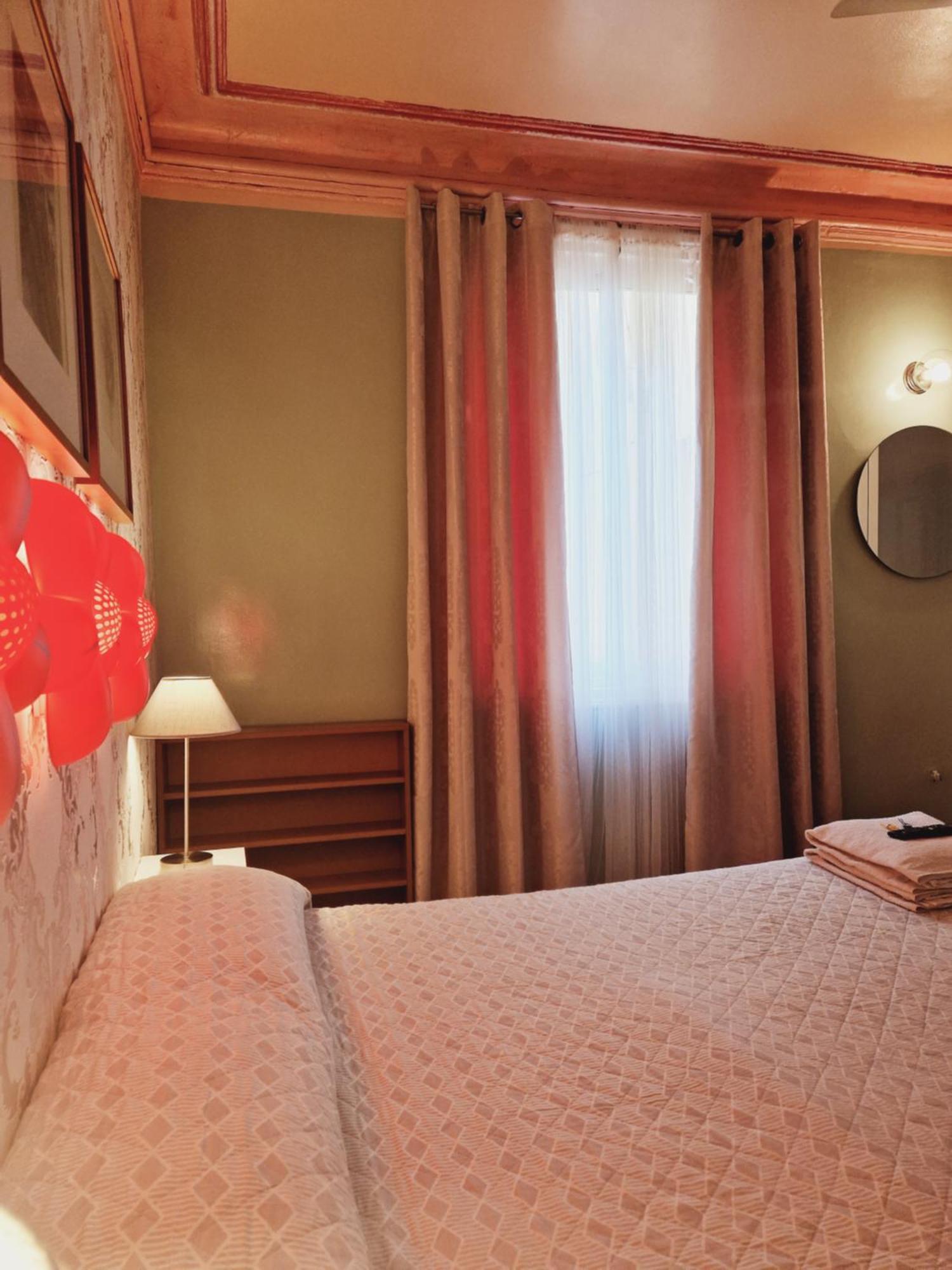 Casa De Huespedes Dolce Vita Madrid Luaran gambar