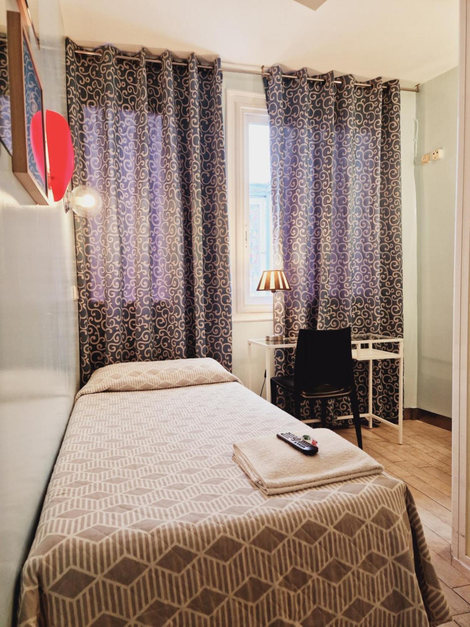Casa De Huespedes Dolce Vita Madrid Luaran gambar