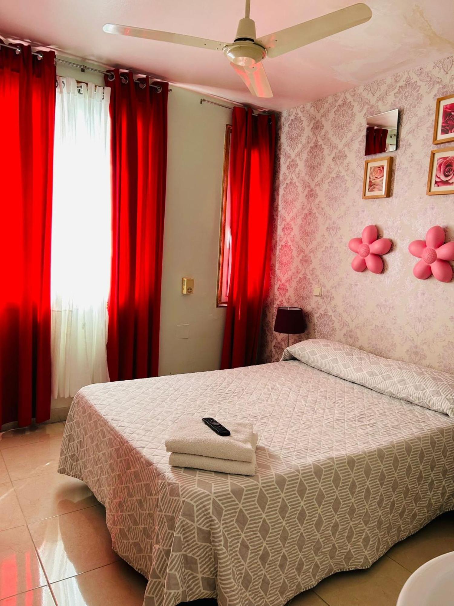Casa De Huespedes Dolce Vita Madrid Luaran gambar