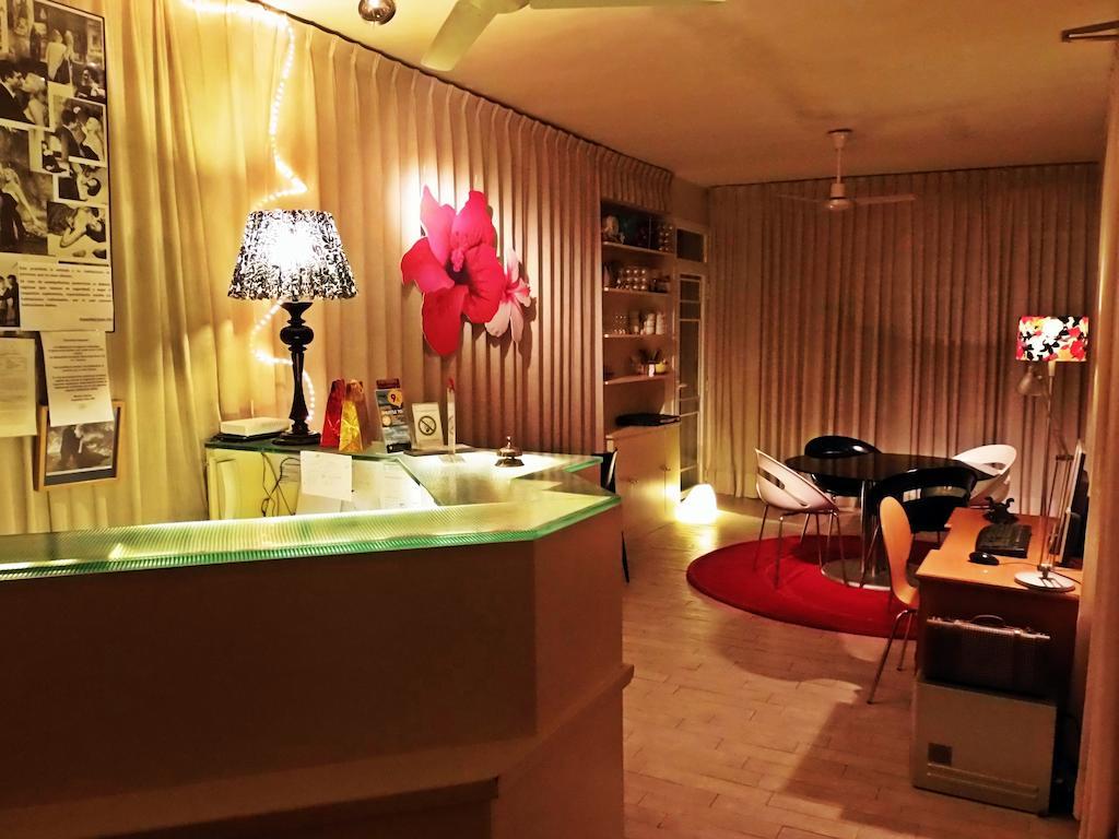 Casa De Huespedes Dolce Vita Madrid Luaran gambar